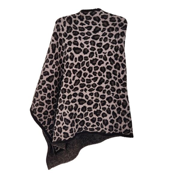 Barefoot Dreams Cozy Chic Plus Gray Leopard Asymmetrical Cape Poncho Women's OS - Picture 8 of 8